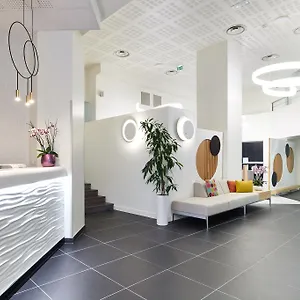 Le 4*, Baiona França